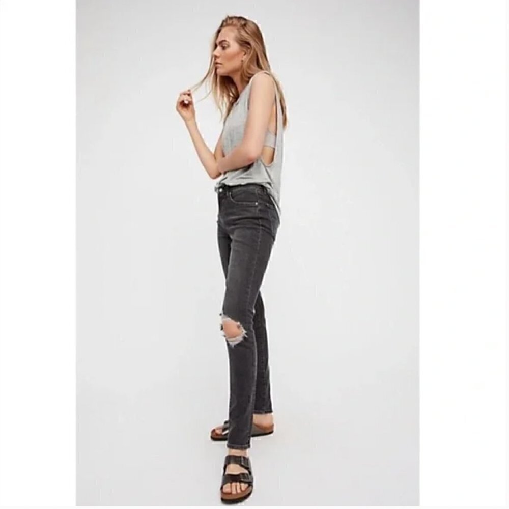 Levi’s 721 High Rise Skinny Distressed Split Knee Black Washed Jeans Size 27